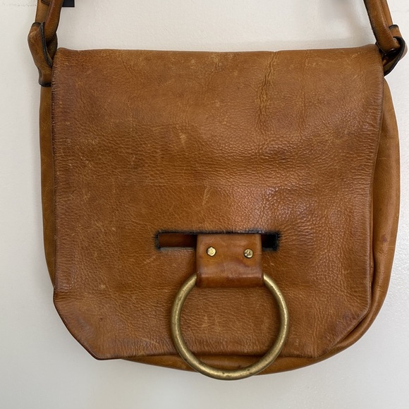 Vintage boho distressed tobacco leather satchel shoulder bag w brass accents - Picture 2 of 6